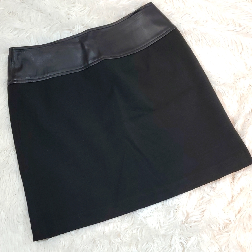 Donna Degnan Black Mini Skirt with Real Leather Trim Size 6 EUC